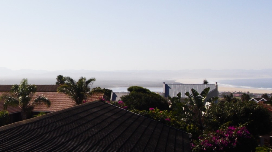 4 Bedroom Property for Sale in Wavecrest Eastern Cape